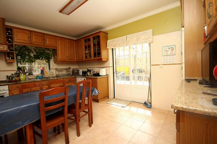 Image No.5-4 Bed House for sale