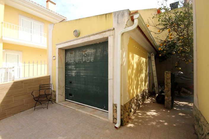 Image No.8-4 Bed House for sale