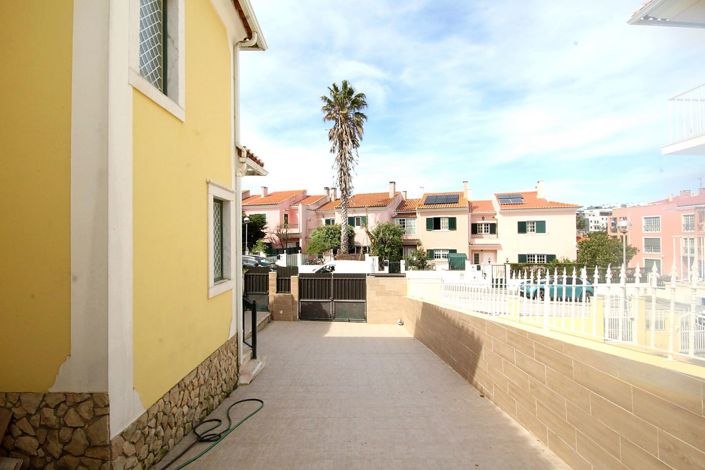 Image No.9-4 Bed House for sale