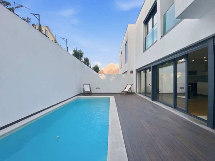Image No.2-4 Bed House for sale