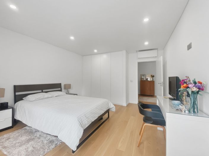 Image No.24-4 Bed House for sale