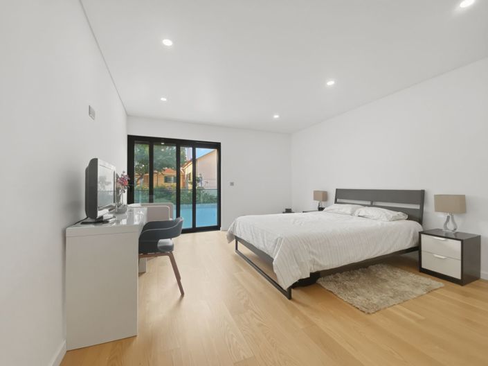 Image No.25-4 Bed House for sale