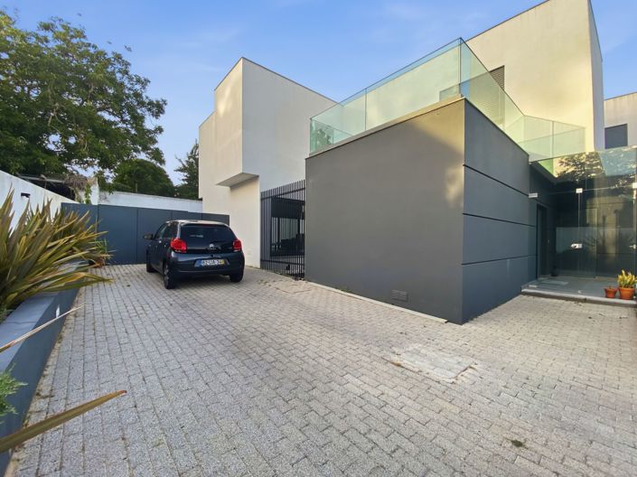 Image No.6-4 Bed House for sale