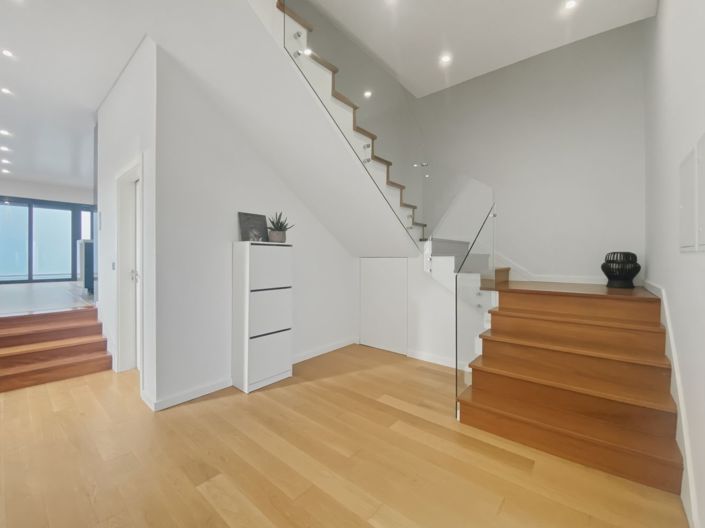 Image No.8-4 Bed House for sale