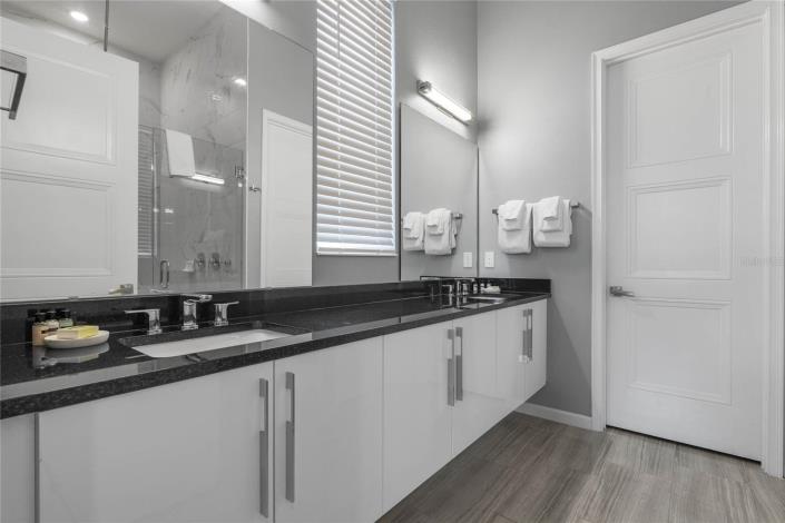 Image No.30-13 Bed House/Villa for sale