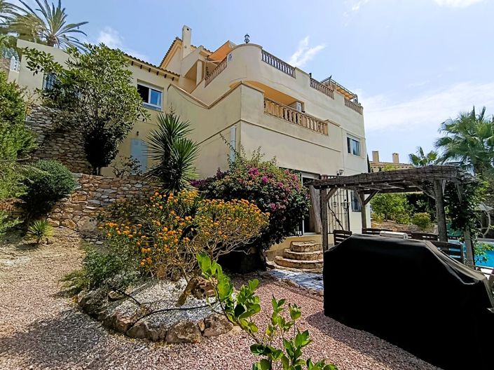 Image No.1-4 Bed Villa for sale