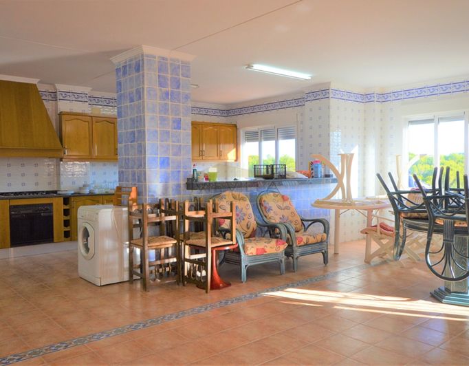 Image No.17-10 Bed Villa for sale