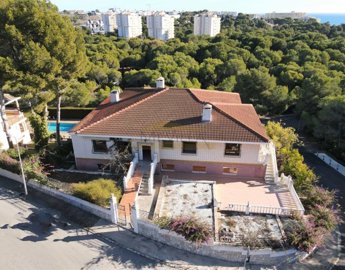 1640-villa-for-sale-in-campoamor-1362618-larg