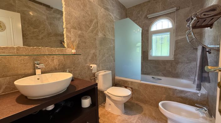 Image No.18-4 Bed Property for sale