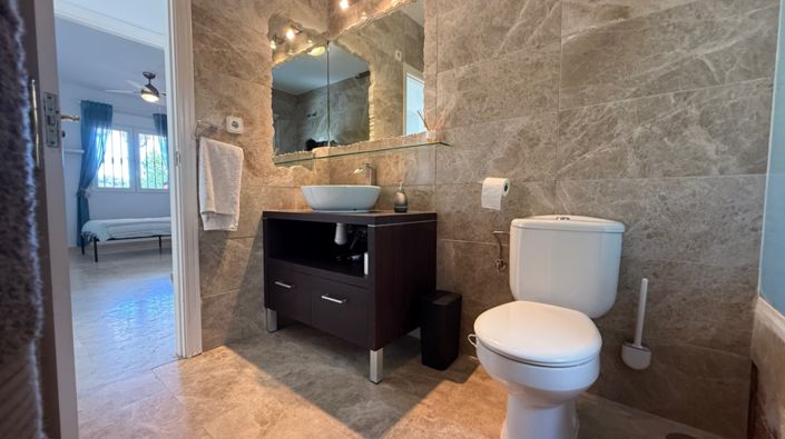 Image No.19-4 Bed Property for sale