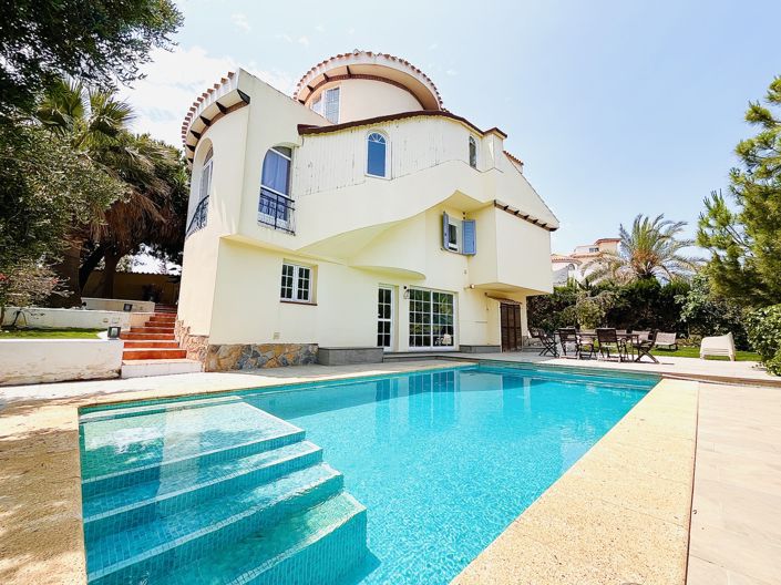 Image No.1-5 Bed Villa for sale