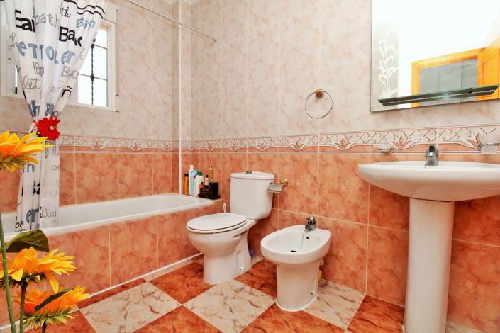 Image No.23-2 Bed Townhouse for sale