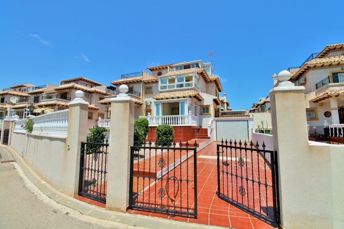 Image No.40-2 Bed Townhouse for sale