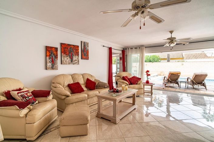 Image No.6-Villa de 4 chambres à vendre à Orihuela Costa