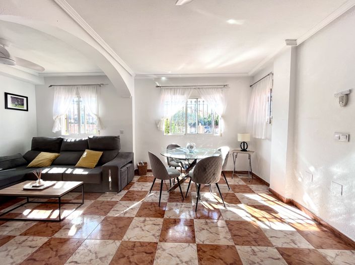 Image No.8-2 Bed Townhouse for sale