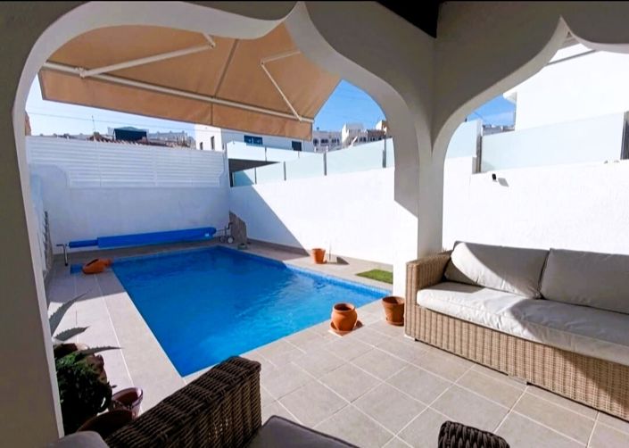 Image No.15-2 Bed House for sale