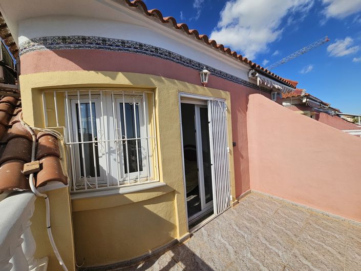 Image No.20-2 Bed Townhouse for sale