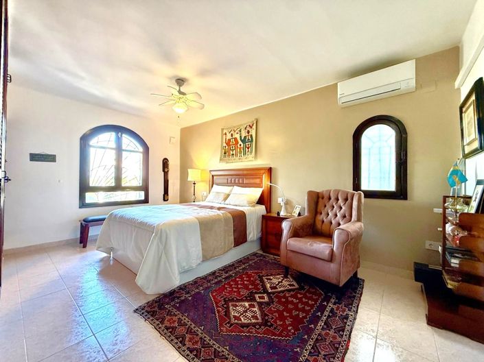 Image No.12-3 Bed Villa for sale