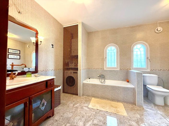 Image No.17-3 Bed Villa for sale