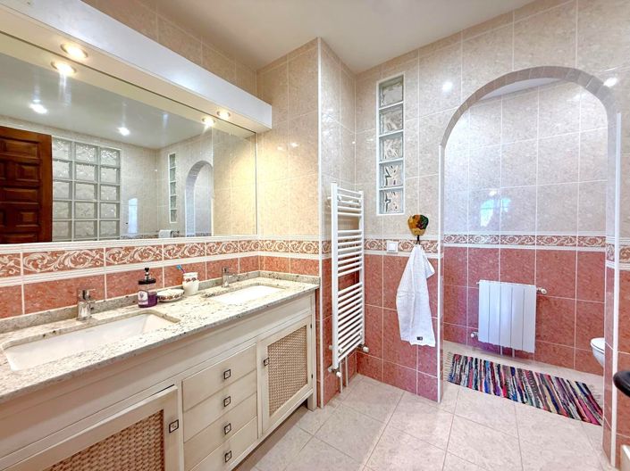 Image No.19-3 Bed Villa for sale