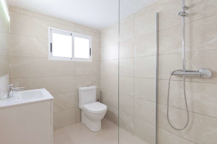 Image No.36-5 Bed Villa for sale