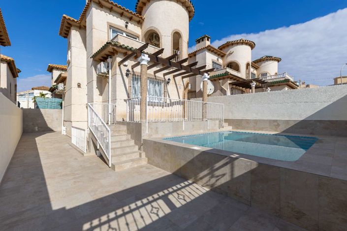 Image No.43-5 Bed Villa for sale