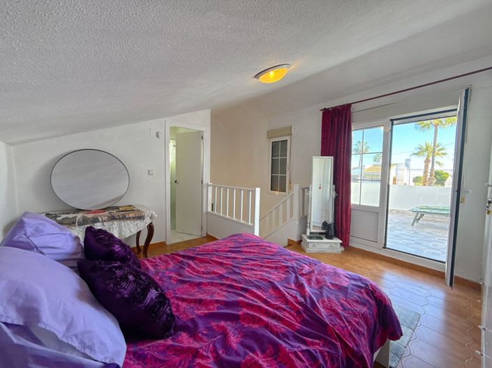 Image No.27-3 Bed Townhouse for sale