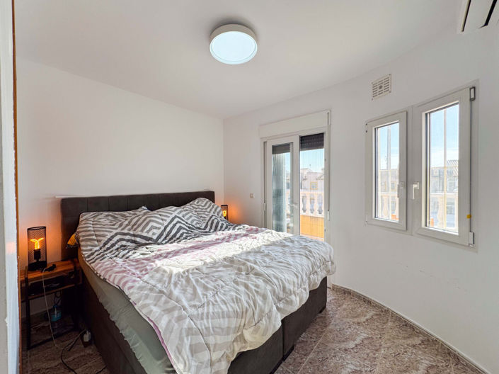 Image No.13-2 Bed Townhouse for sale