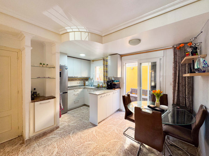 Image No.8-2 Bed Townhouse for sale