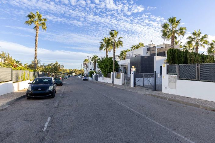 Image No.33-3 Bed Villa for sale