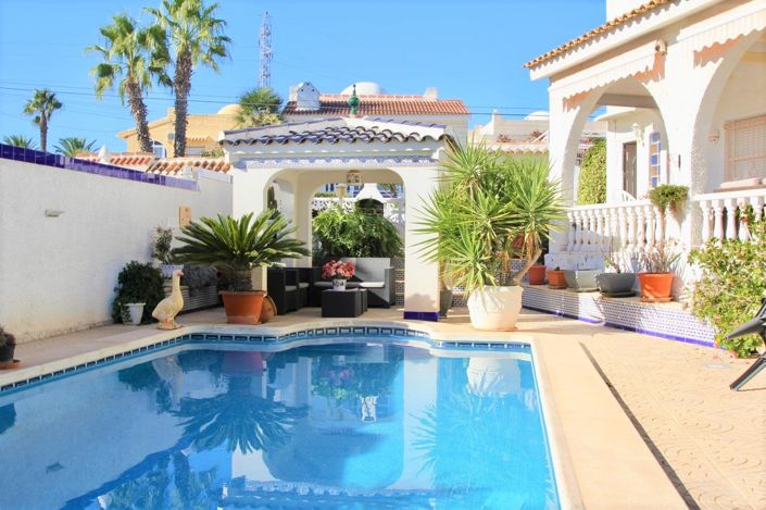 Image No.2-6 Bed Villa for sale
