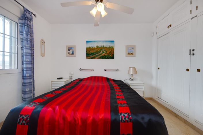 Image No.30-3 Bed Townhouse for sale