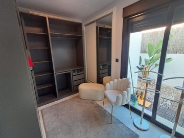 4e09133f-4bab-4f4c-a627-f21ad79c9acdxlarge