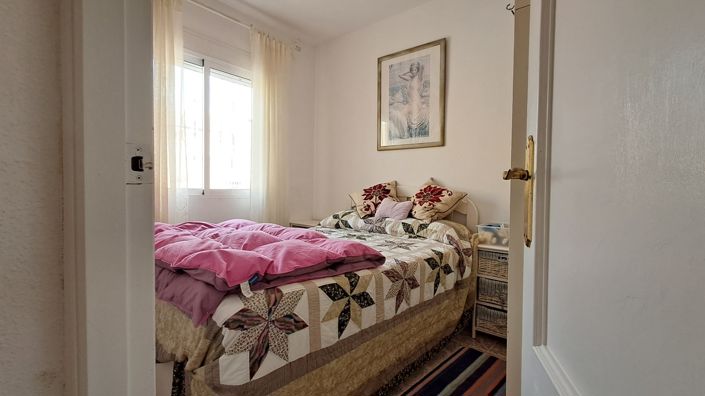 Image No.17-2 Bed Townhouse for sale