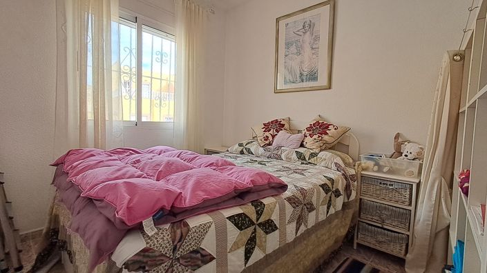 Image No.18-2 Bed Townhouse for sale