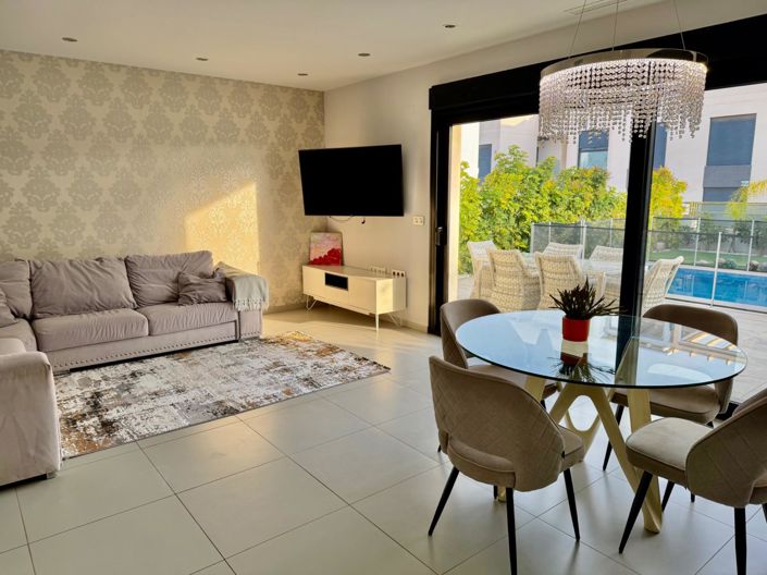 Image No.7-3 Bed Villa for sale