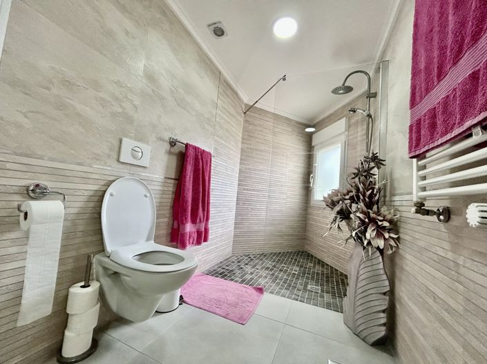 Image No.27-6 Bed Villa for sale