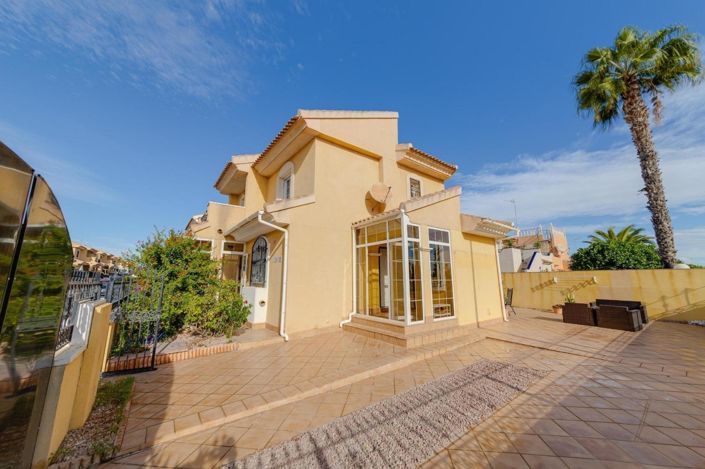 Image No.2-3 Bed Villa for sale