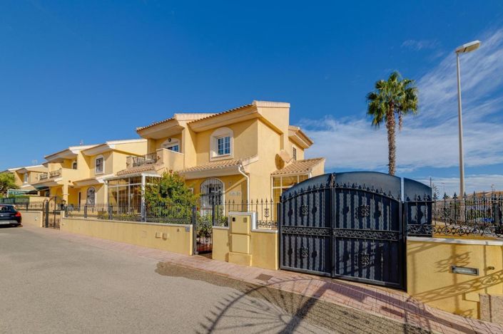 Image No.3-3 Bed Villa for sale