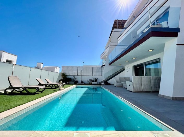 Image No.3-3 Bed Villa for sale