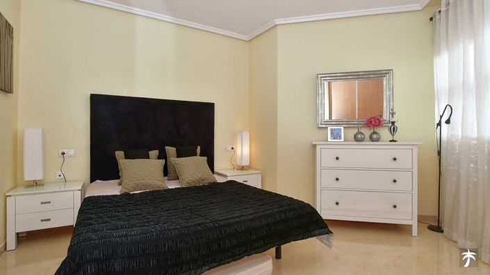 Image No.20-3 Bed Townhouse for sale