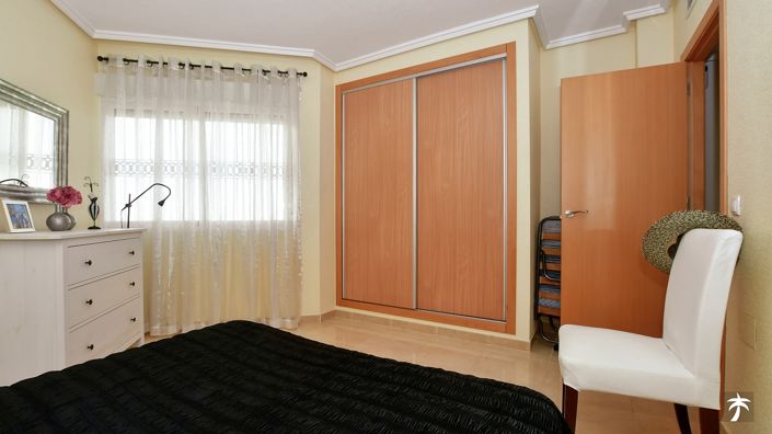 Image No.21-3 Bed Townhouse for sale