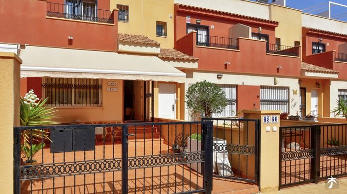 Image No.26-3 Bed Townhouse for sale