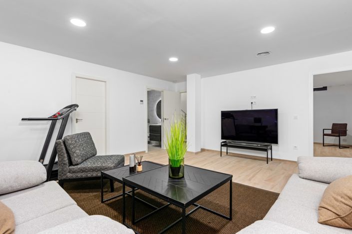 Image No.37-5 Bed Villa for sale