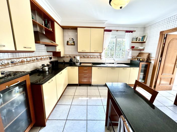 Image No.13-6 Bed Villa for sale