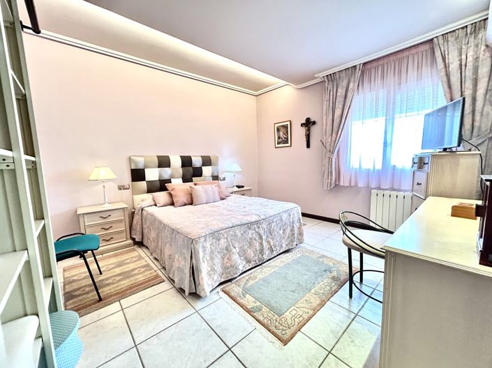 Image No.14-6 Bed Villa for sale