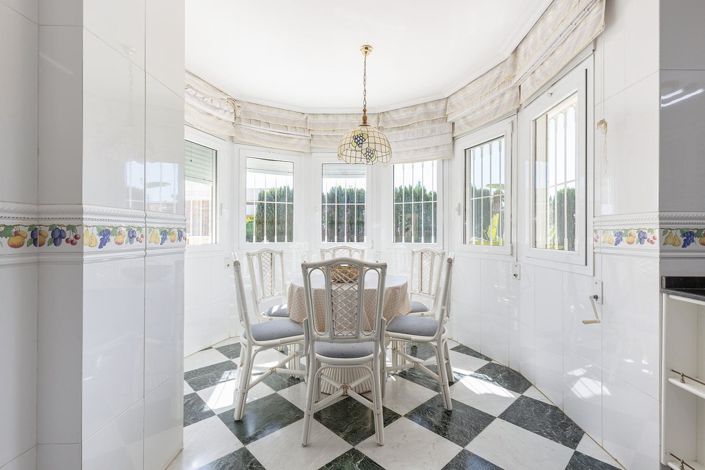 Image No.14-5 Bed Villa for sale