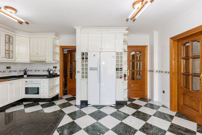 Image No.15-5 Bed Villa for sale