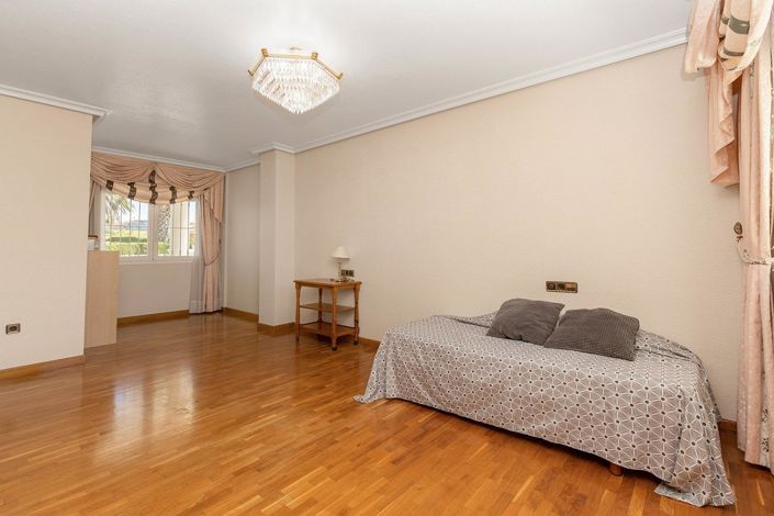 Image No.22-5 Bed Villa for sale