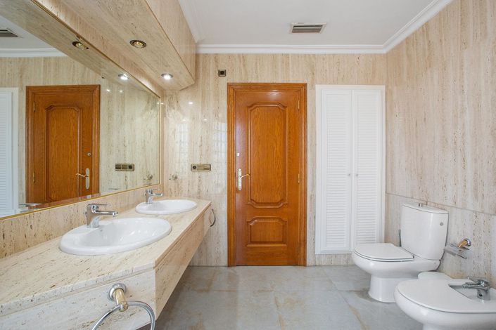 Image No.25-5 Bed Villa for sale